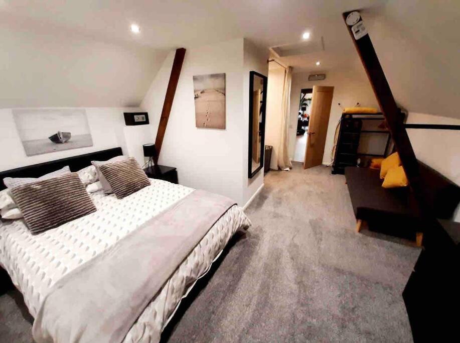 Lovely 1-Bedroom Serviced Apartment In Deal, Kent エクステリア 写真